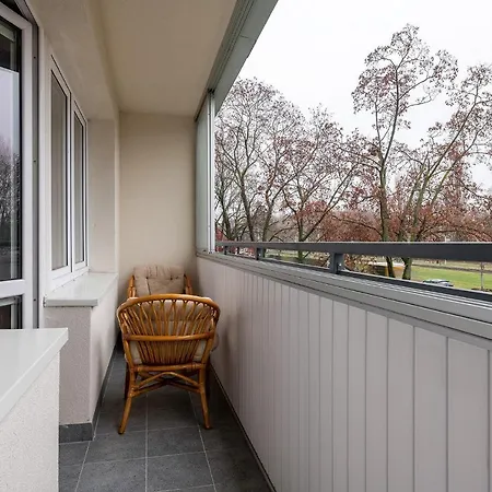 Lägenhet Jagiellonska 64 Prywatne Mieszkanie Z Oddzielna Sypialnia I Balkonem Samodzielne Zameldowanie! Self Check-in System! Warszawa